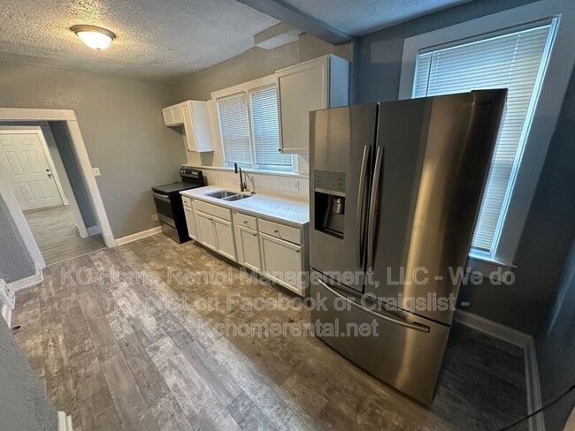 Building Photo - 2002 E 35th St