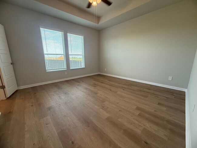 Building Photo - Come and See for Yourself Why Emma Park is...