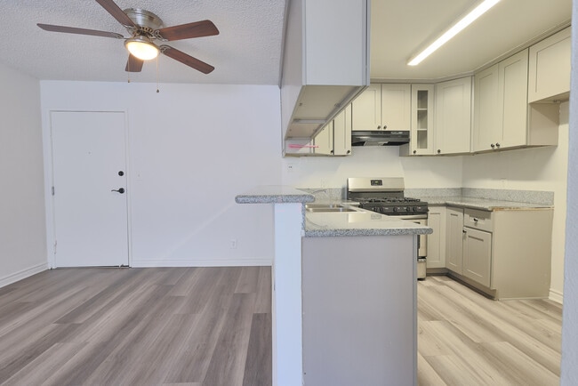 Building Photo - 943 Elden Ave