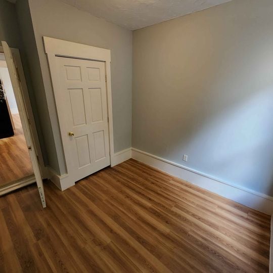 Building Photo - 536 Hall St