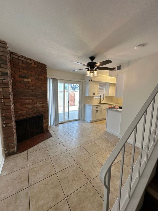 Building Photo - Anaheim 3 Bedroom 2.5 Bath Townhome - 1 Ca...