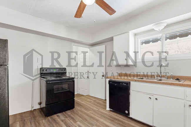 Building Photo - 317 W Kinkaid Ave