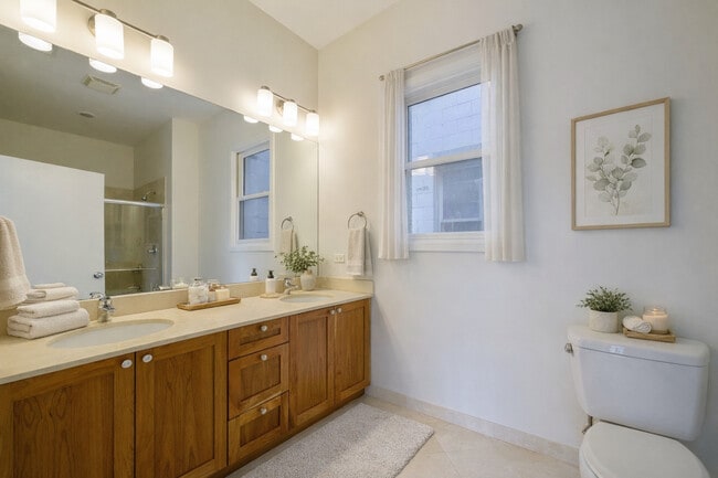 Building Photo - 1872 N Damen Ave