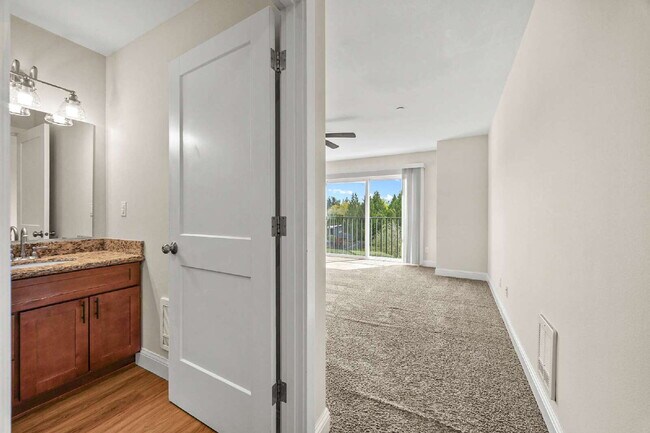 Building Photo - **APPLICATION ALREADY RECEIVED. NO SHOWINGS AT THIS TIME** 4 bedrooms, 2.5 bathrooms with attache...