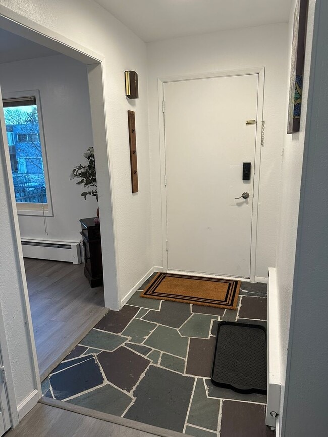 Building Photo - 521 N St