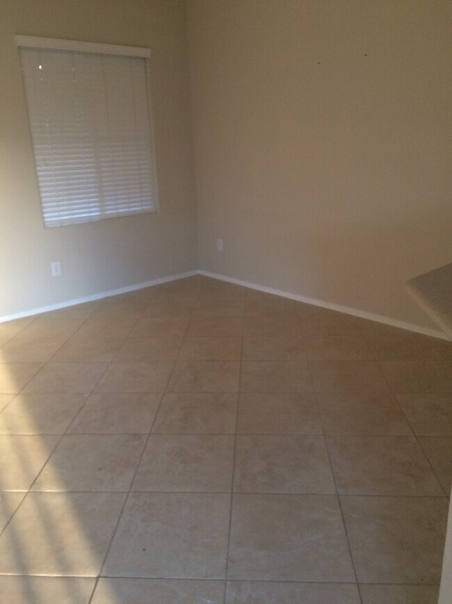 Building Photo - 2305 W Horizon Ridge Pky