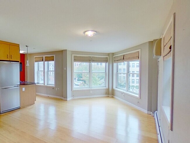 Primary Photo - Recently Renovated Studio Right on Park Dr...
