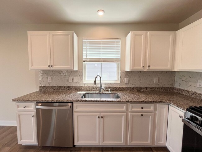 Building Photo - Charming 3BD, 2BA Fuquay Varina Home with ...