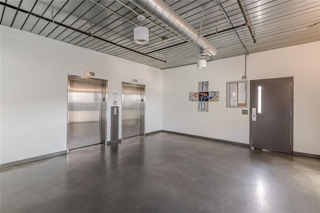 Building Photo - 620 Glen Iris Dr NE