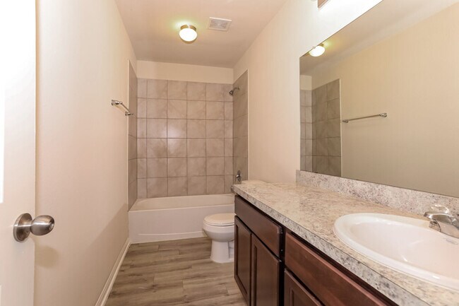 Building Photo - 2048 Oakwood Forest Dr