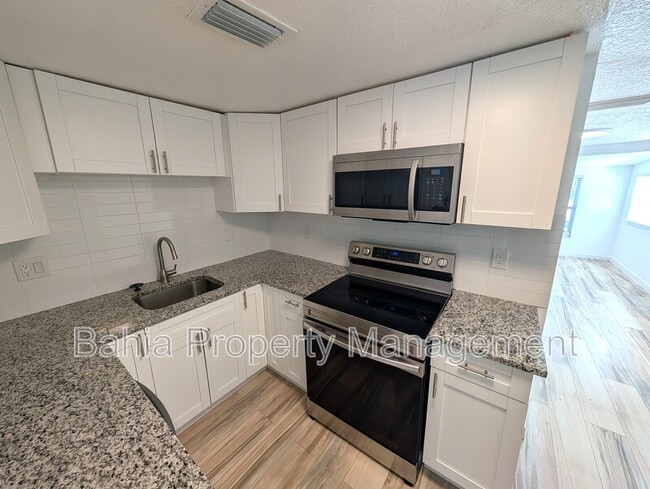 Building Photo - 8004 N Blvd