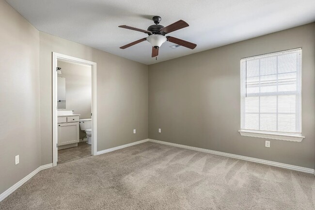 Building Photo - Keats