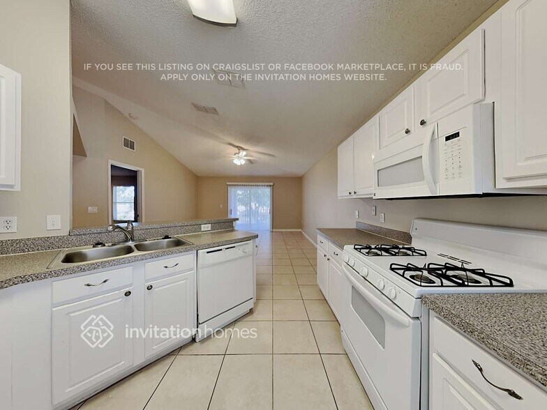 Building Photo - 110 China Berry Cir