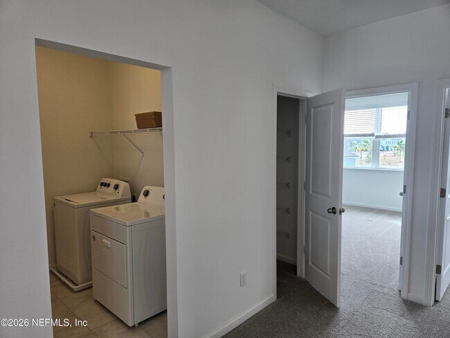 Building Photo - 817 Cherry Elm Dr