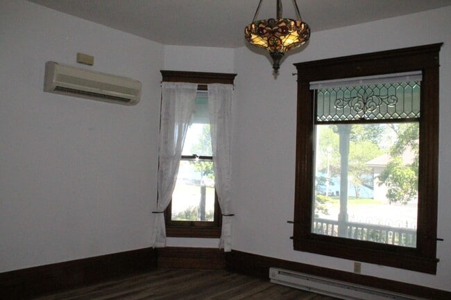 Building Photo - 3803 Military St
