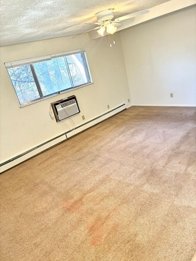 Building Photo - Great 2 bed 1 bath within 1 mile of CSU!