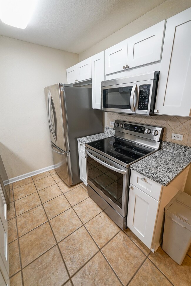 Building Photo - 2738 W Tharpe St