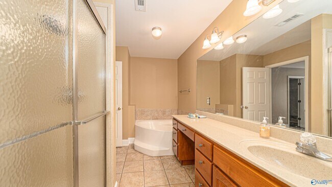 Building Photo - 5311 Frankford Dr SE