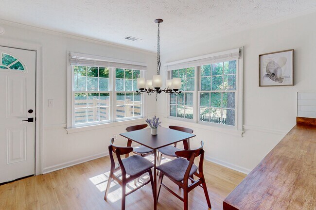 Building Photo - 5629 Southern Pines Ct