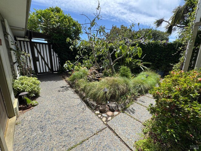 Building Photo - 21 Portofino Rd