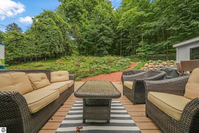 Building Photo - Late Summer Furnished Executive Extended Stay Rental on Old Mission Peninsula