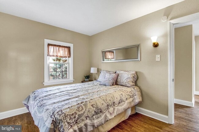 Building Photo - Coming Soon -  Charming 2 Bedroom, 1 Bath ...