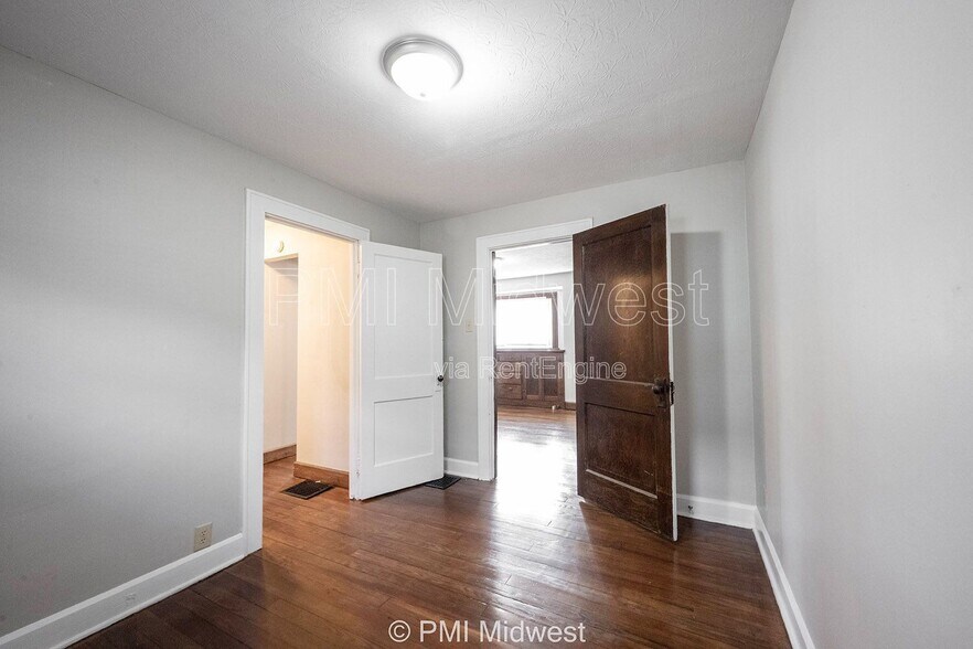 Building Photo - 4850 Hillside Ave