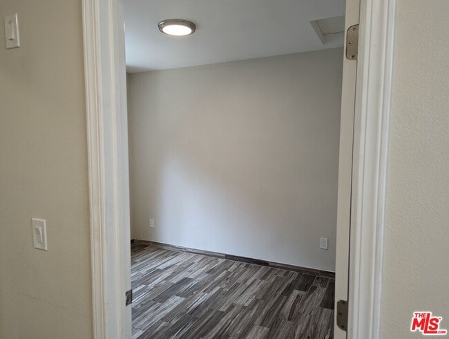 Building Photo - 5335 Rhea Ave