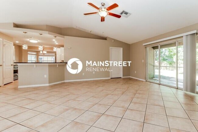 Building Photo - 4 Bedroom Pet-Friendly Home in SPRING HILL...