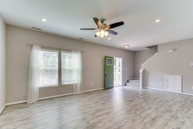 Building Photo - Beautiful Home For Rent in Ocean View!