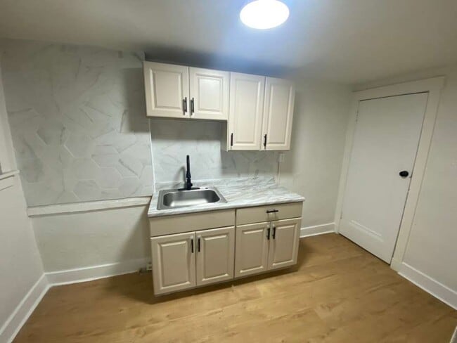 Building Photo - 1222 Belmont St