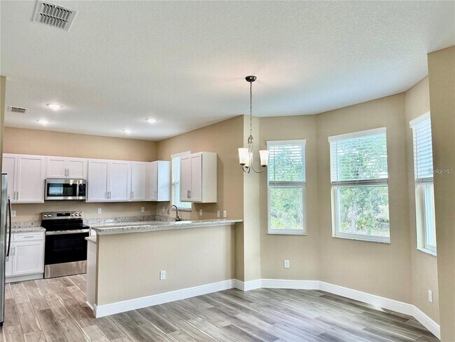 Building Photo - 13075 House Finch Rd