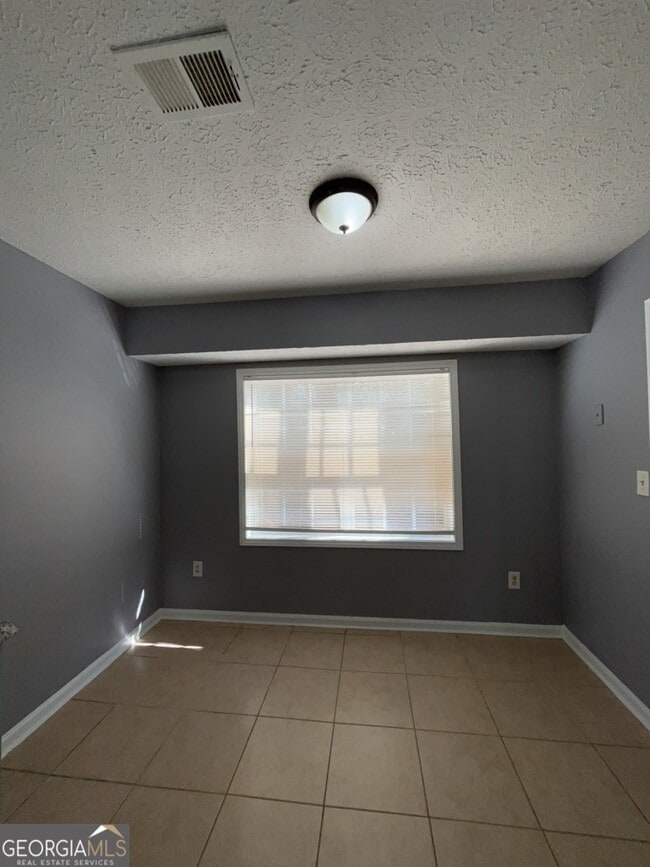 Building Photo - 1682 Charmeth Rd