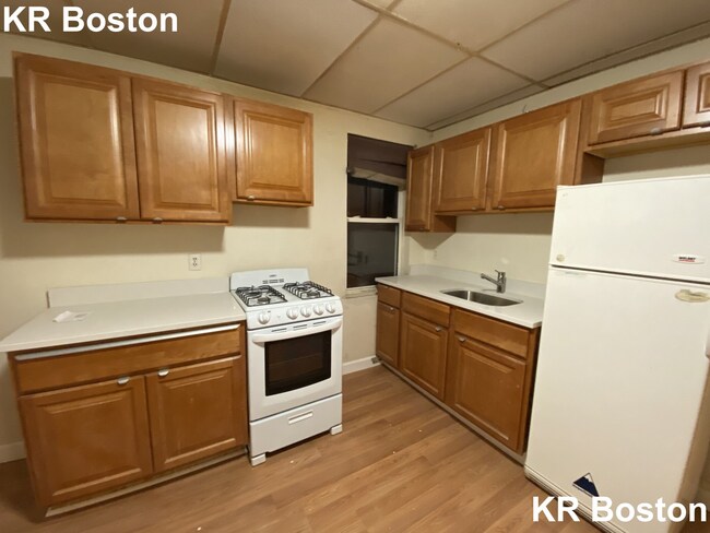 Building Photo - 1558 Tremont St