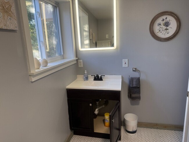 Building Photo - Renovated Spectacular Lakefront Carriage H...