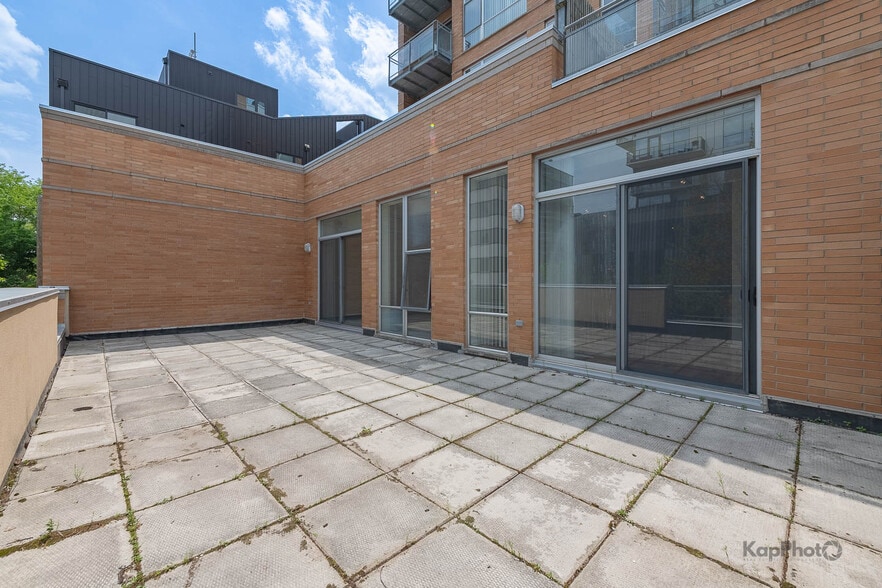 Building Photo - 1720 Oak Ave