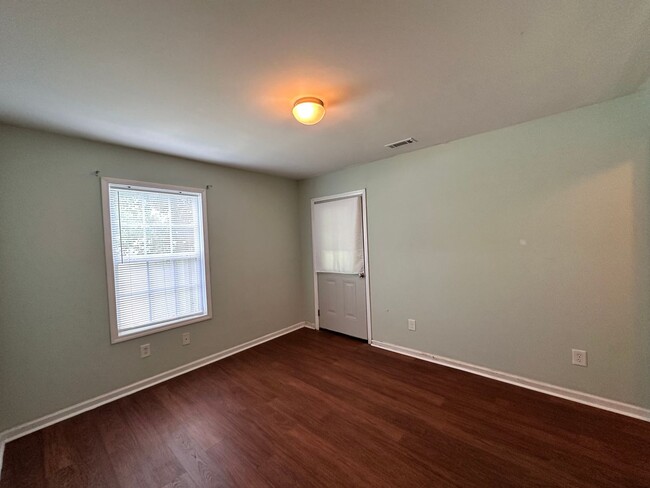 Building Photo - Exclusively Offered By Muse Realty Rentals...