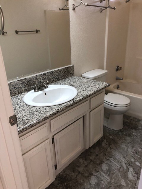 Building Photo - 345 S Sunset St