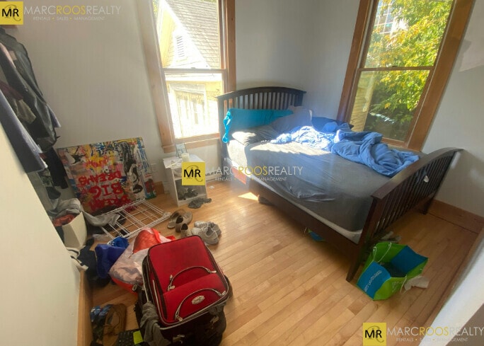 Building Photo - 70 Curtis St