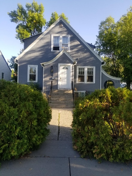 Primary Photo - 29 1/2 Alderson Ave