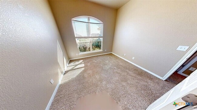 Building Photo - 307 Dober St