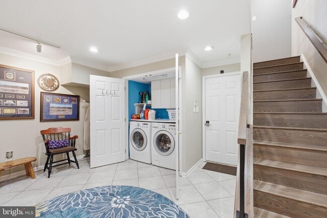 Building Photo - 1329 N Barton St