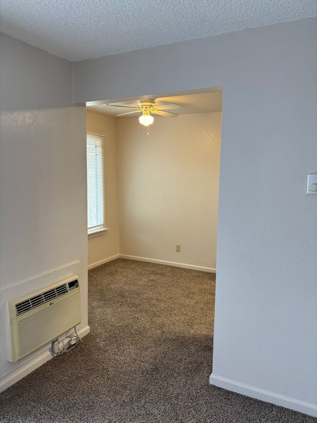 Building Photo - 1 BEDROOM/1 BATH CONDO UPSTAIRS UNIT AVAIL...