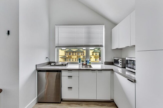 Building Photo - 1058 18th St