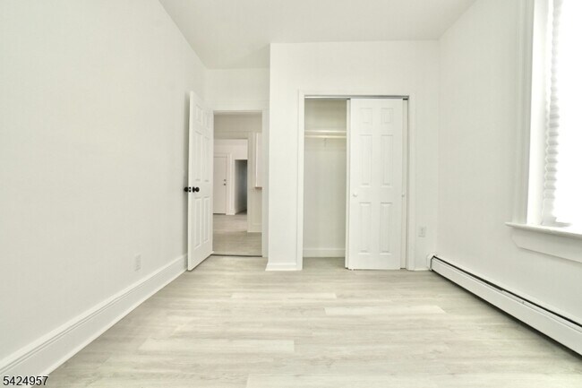 Building Photo - 11 Howard Pl