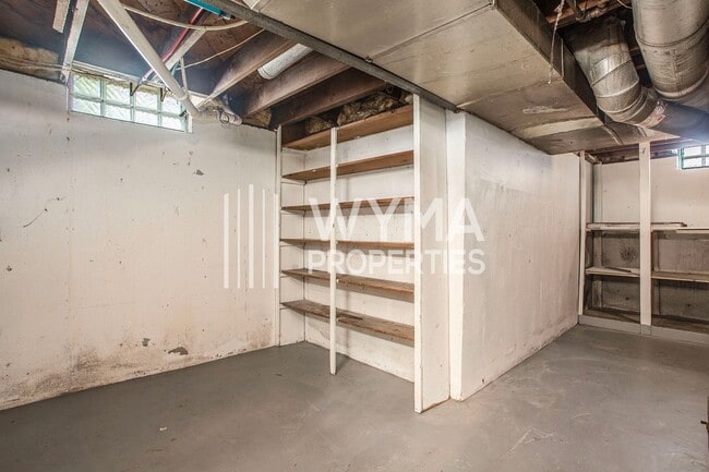 Building Photo - AVAILABLE MID-JULY!! 3 Bedroom, 1.5 Single...