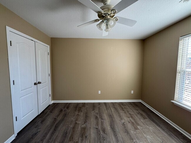 Building Photo - 2603 Oakfield Dr
