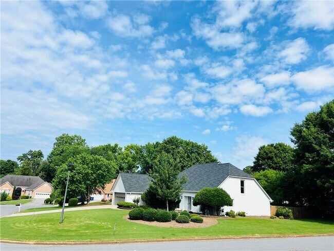 Building Photo - 205 Kinderhill Ct