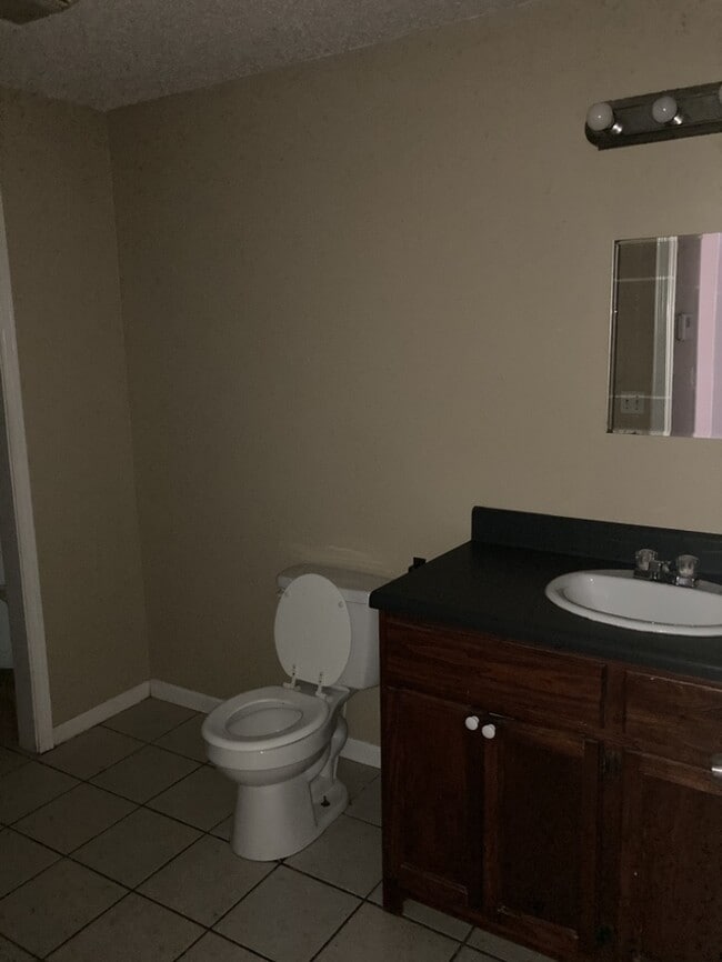 Building Photo - 106 Townsley Ct