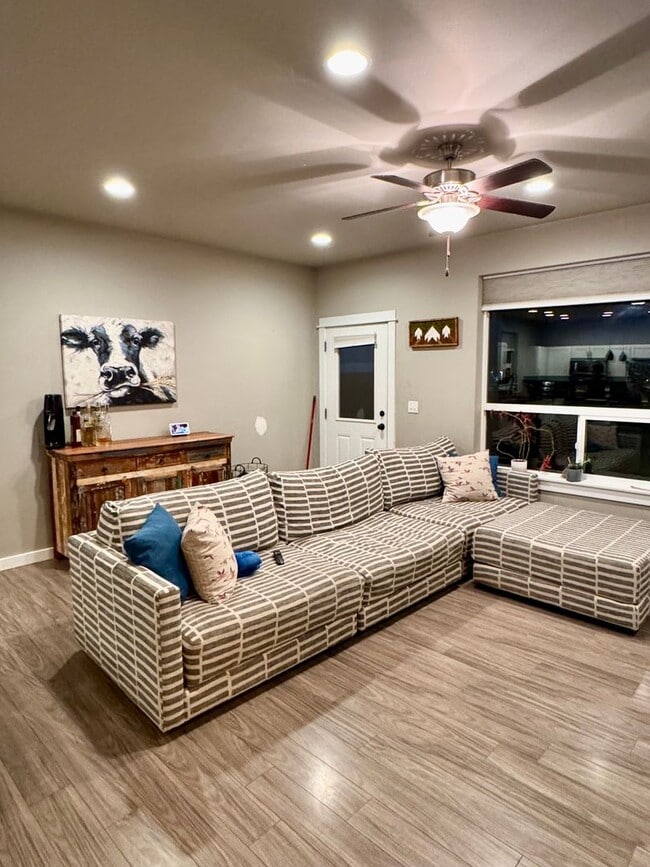 Building Photo - Chic & Comfortable 3-Bed Home in Bozeman’s King Arthur Park